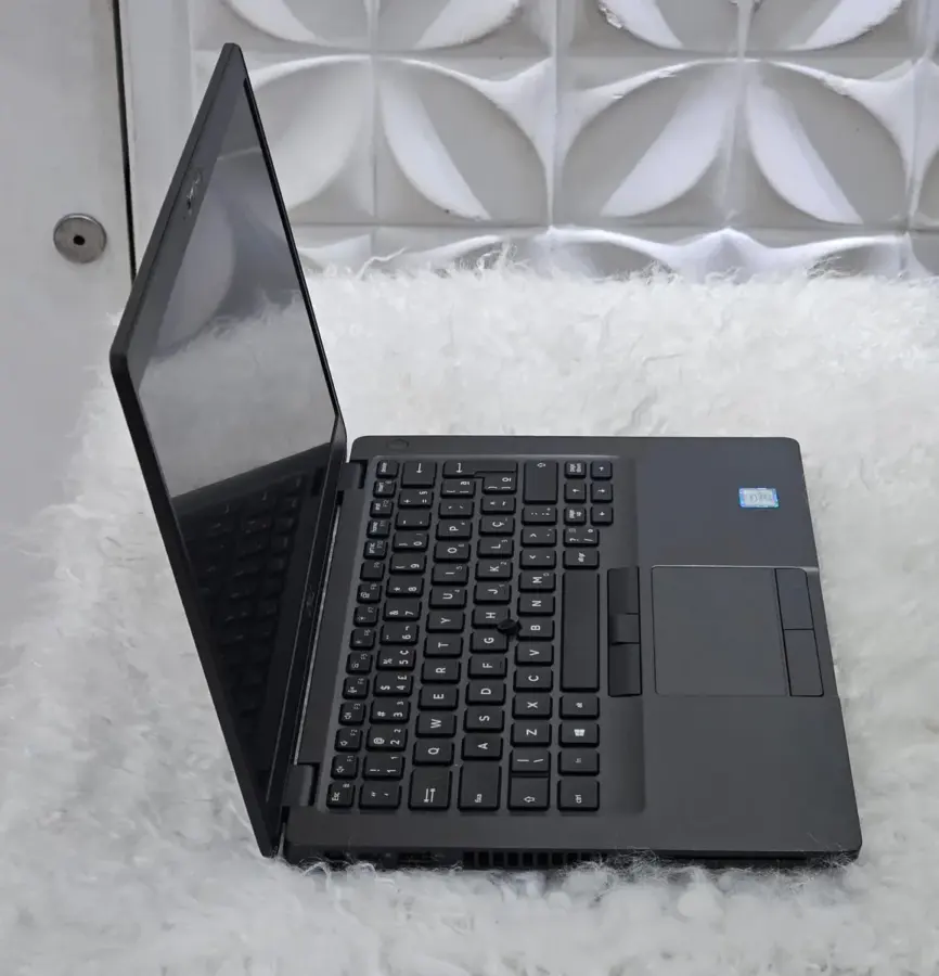 Detalle de Dell Latitude 5400